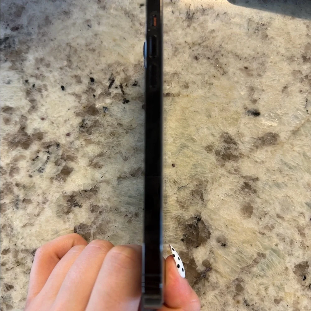 IPhone 14 pro Max 512 GB looks brand new